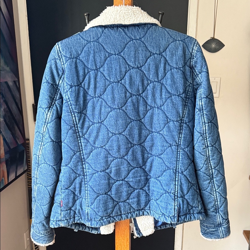 Levi's Blue Quilted Jacket with sherpa Collar - Picture 2 of 6